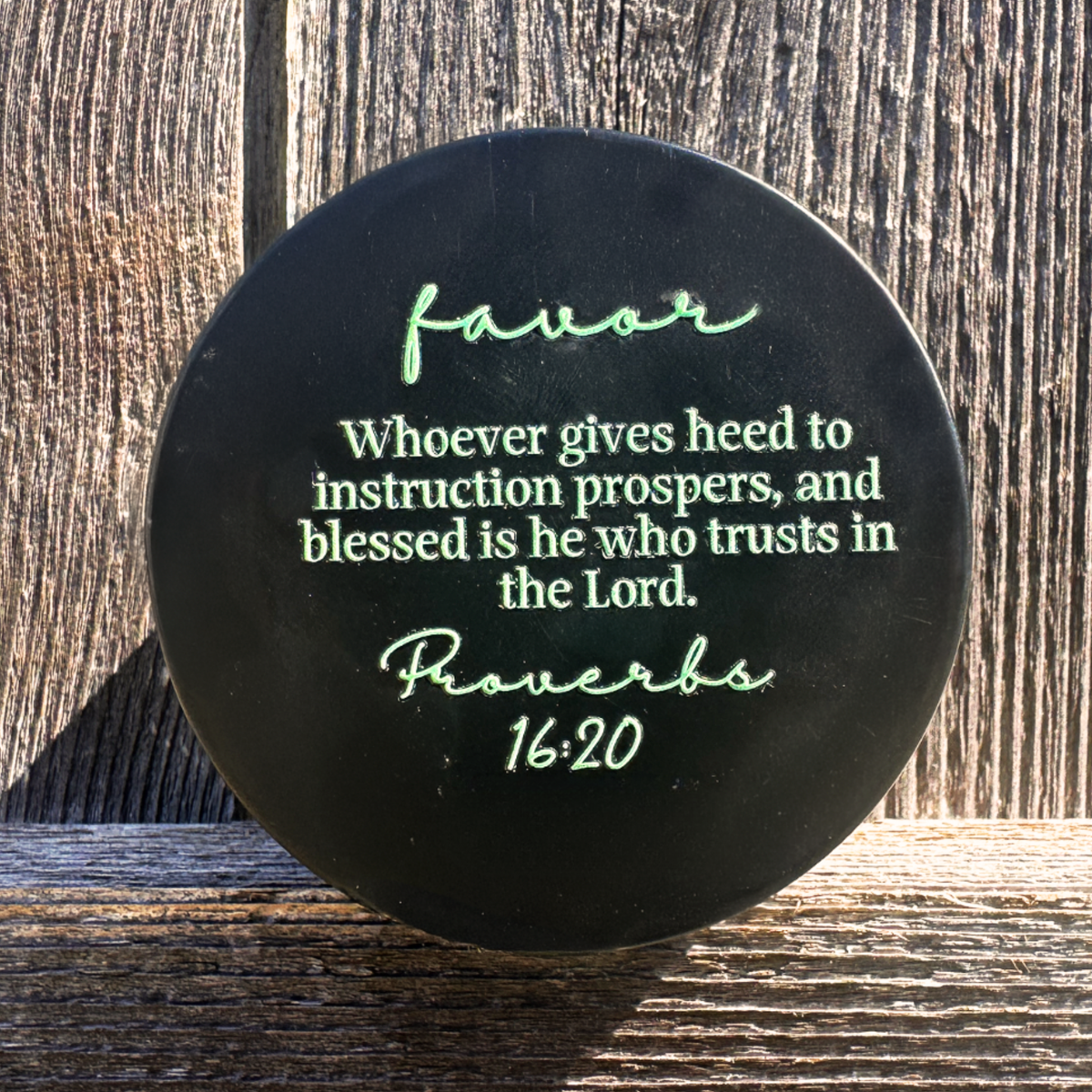 Favor Mahogany Apple 8oz Wood Wick Candle