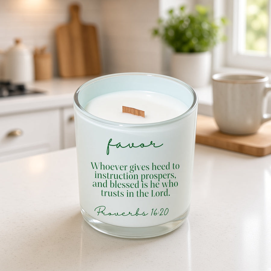 Favor 14oz Soy Wax Candle *smells like clean laundry*